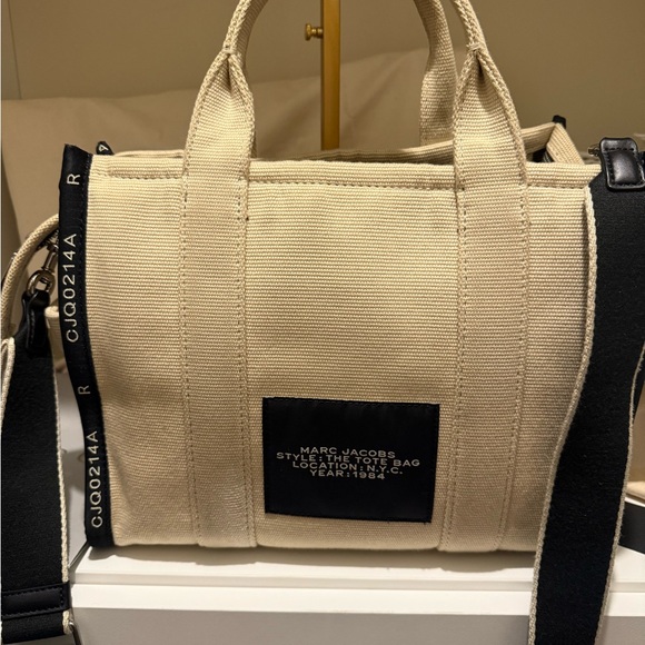 Marc Jacobs Medium Cream and Black Tote Bag - Picture 4 of 8